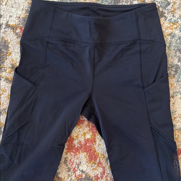 Lululemon black leggings size 8 - Picture 4 of 4
